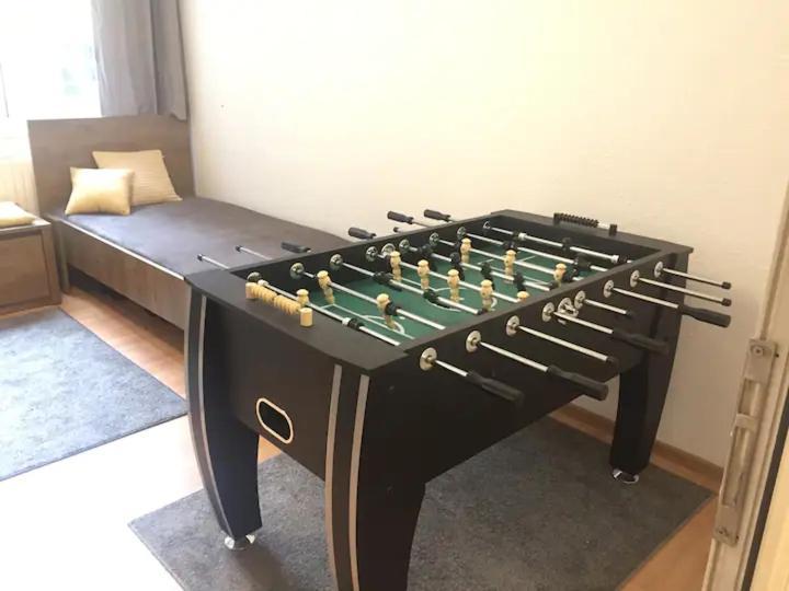 Stay And Play - Foosball And Comfort โซเฟีย ภายนอก รูปภาพ