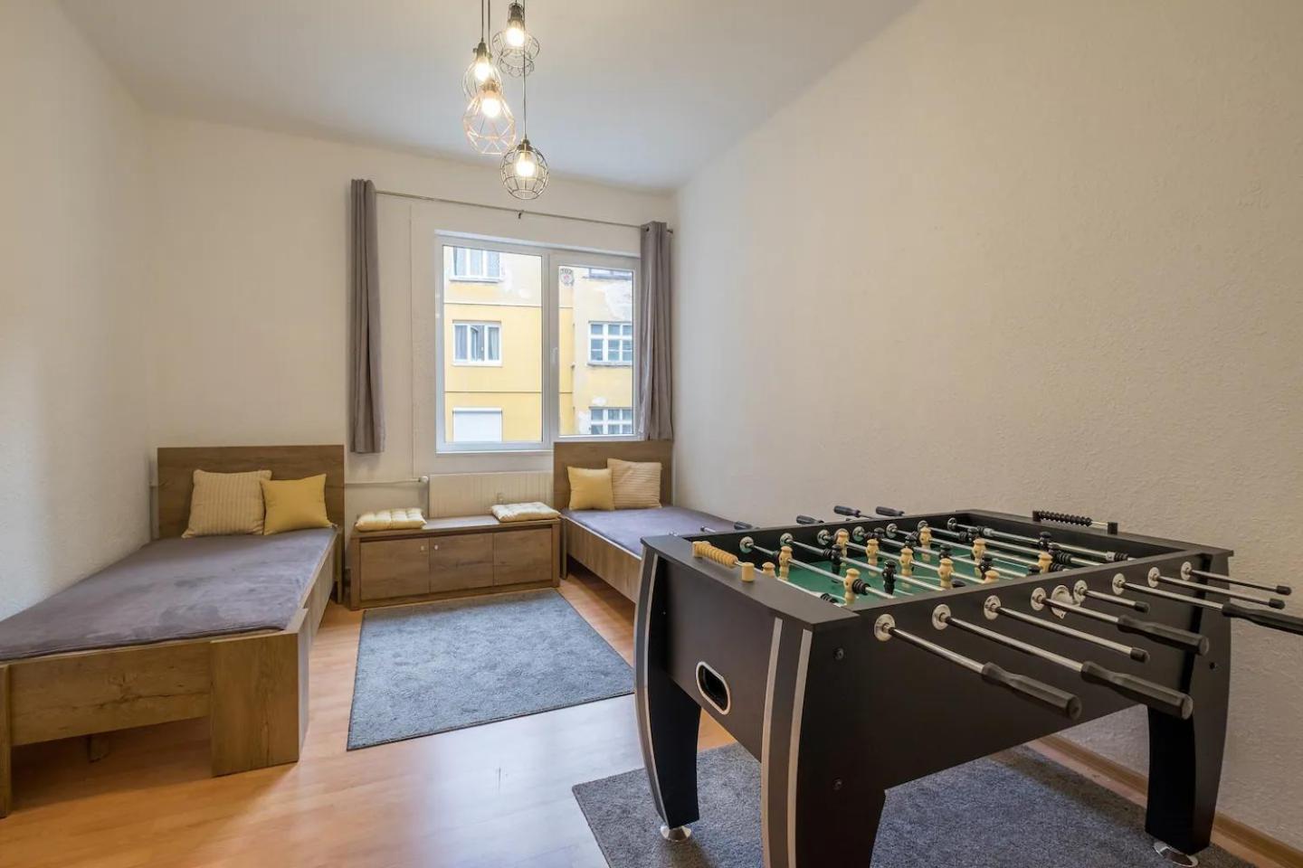 Stay And Play - Foosball And Comfort โซเฟีย ภายนอก รูปภาพ